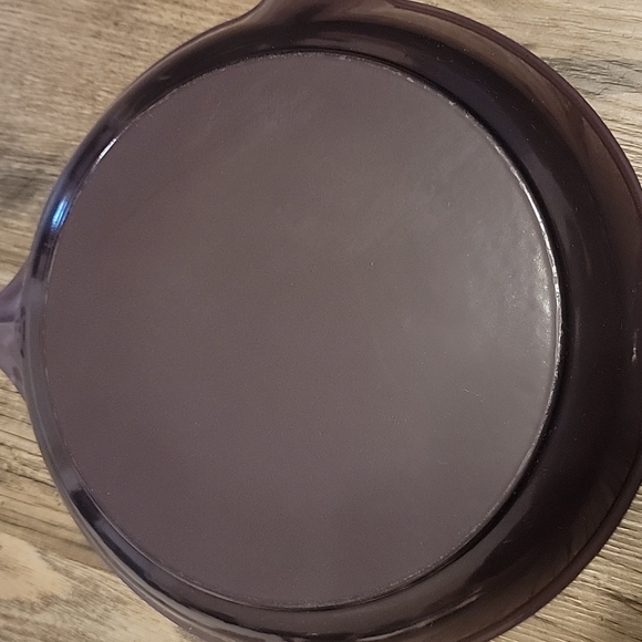Le Creuset Cassis Cast Iron Round Evolution Skillet - Picture 8 of 13